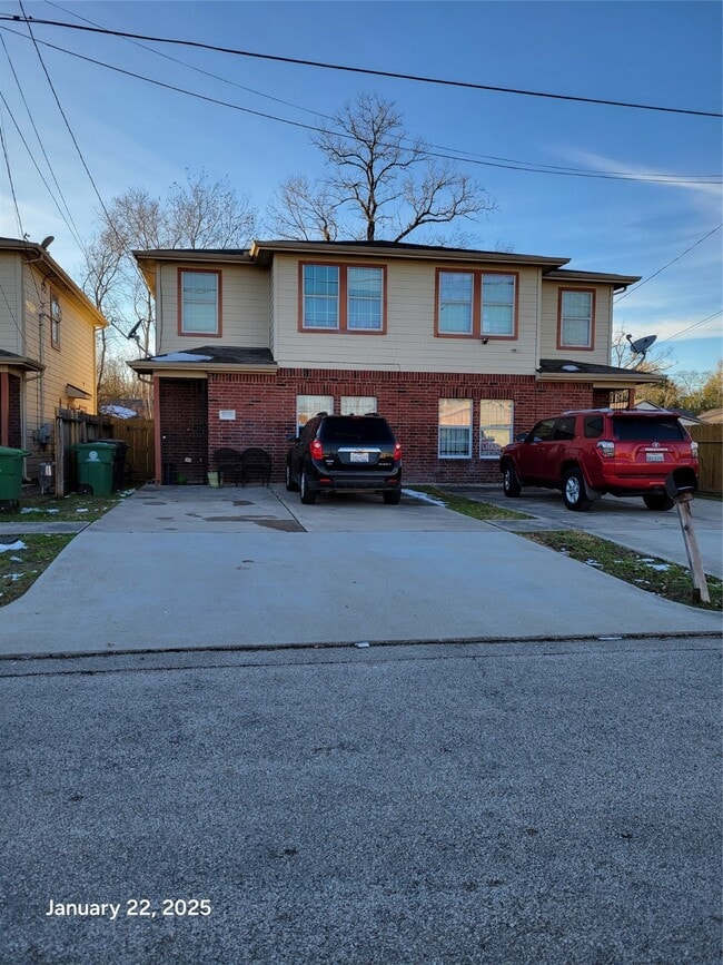 Building Photo - 4732 Clover St