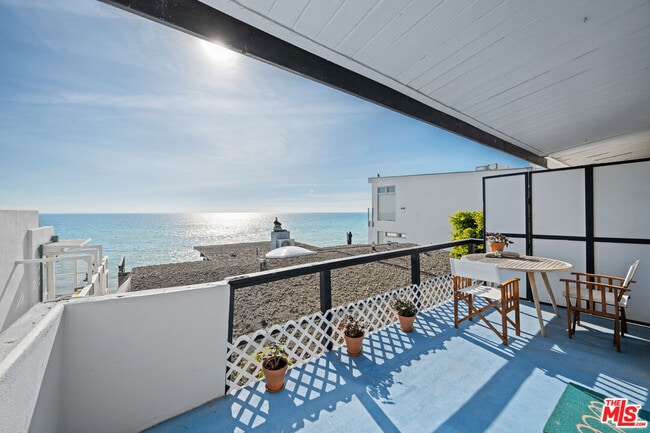 Foto del edificio - 25154 Malibu Rd