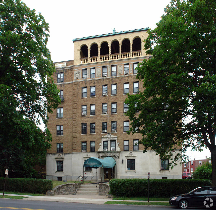 Primary Photo - Landmark Building