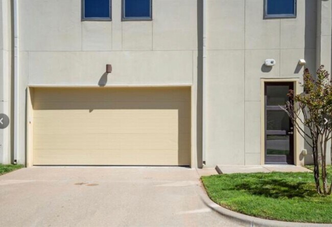 Building Photo - Experience fabulous Brookside living, just...