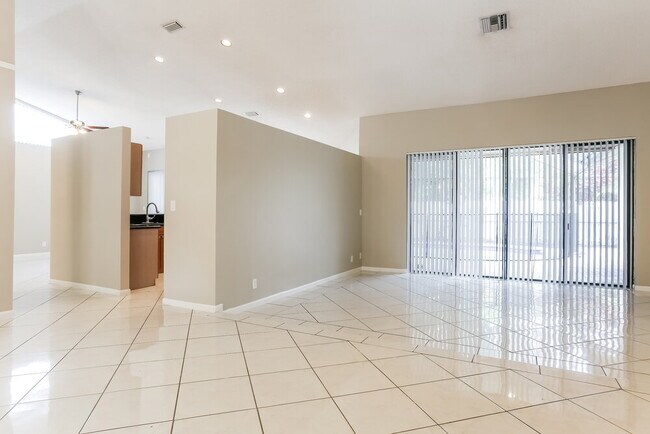 Foto del edificio - 18303 NW 15th Ln