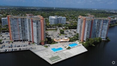 Building Photo - 1351 NE Miami Gardens Dr