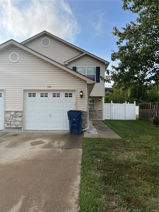 Primary Photo - 743 Woodside Creek Dr