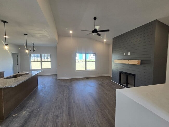 Building Photo - 505 N Halifax Ct