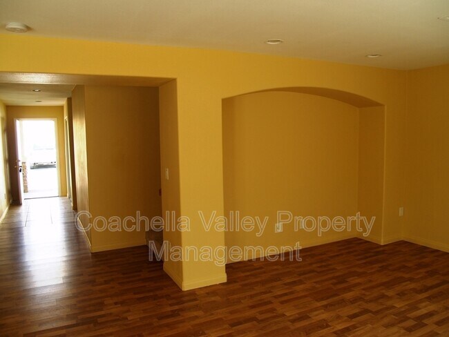 Foto del edificio - 33177 Campus Ln