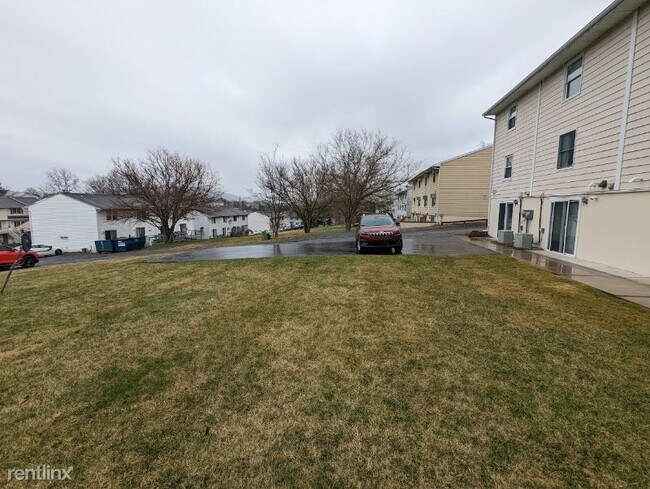 Building Photo - 2 br, 1.5 bath Townhome - 628 Peachview Ln
