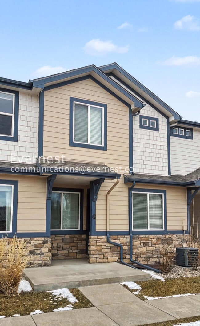 Building Photo - 2921 Kansas Dr