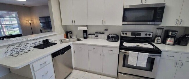 Foto del edificio - 6800 Raleigh St