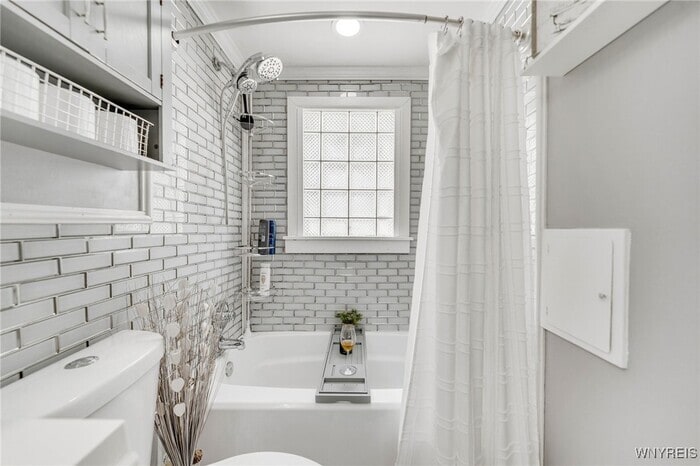 Building Photo - Welcome to this beautifully updated, move-...