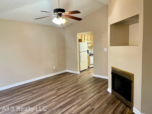 Building Photo - 2 br, 1 bath House - 140 Oak Cir S