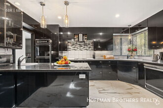 Building Photo - 9213 Warbler Pl