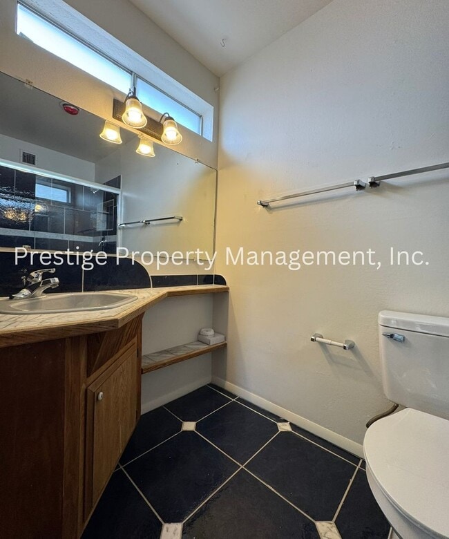 Building Photo - Charming 3/2 East Side Home!!!