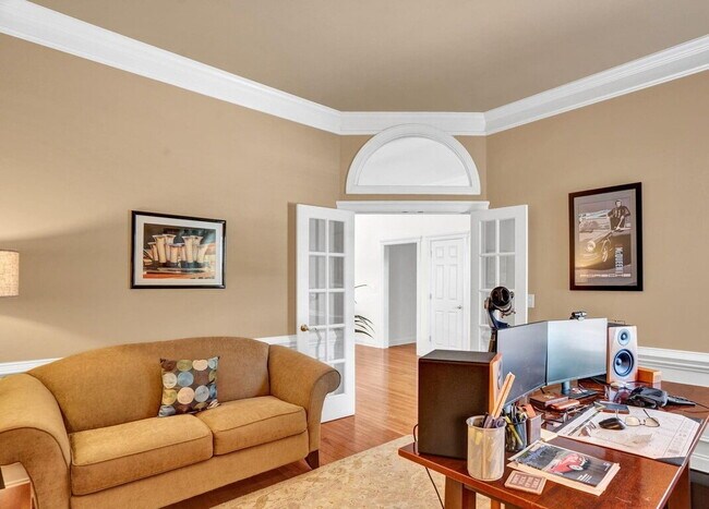 Building Photo - Sophisticated Space Designed for Comfort