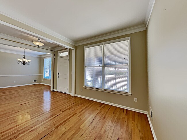 Building Photo - 6012 Queens River Dr