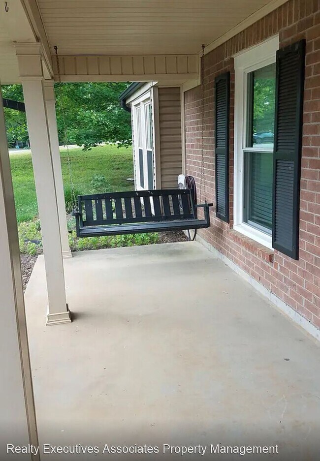 Building Photo - 3 br, 2 bath House - 1633 Clear Brook Drive