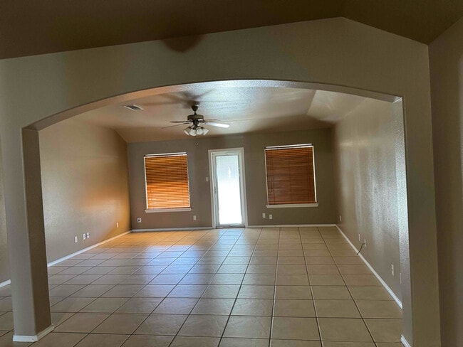Foto del edificio - 5541 Medford Ct