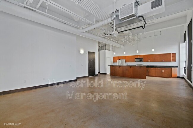 Building Photo - 950 Sixth Ave
