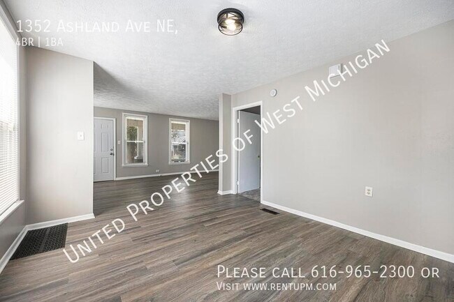 Building Photo - 1352 Ashland Ave NE