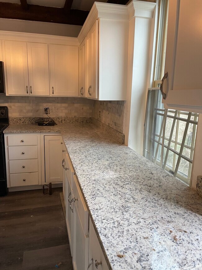 Kitchen - 324 Silver Lake Rd