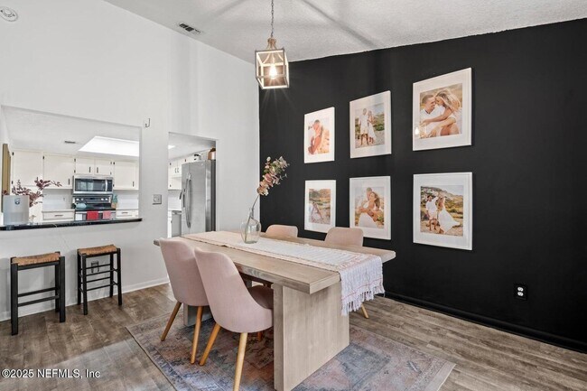 Foto del edificio - 9709 Fawn Brook Cir N