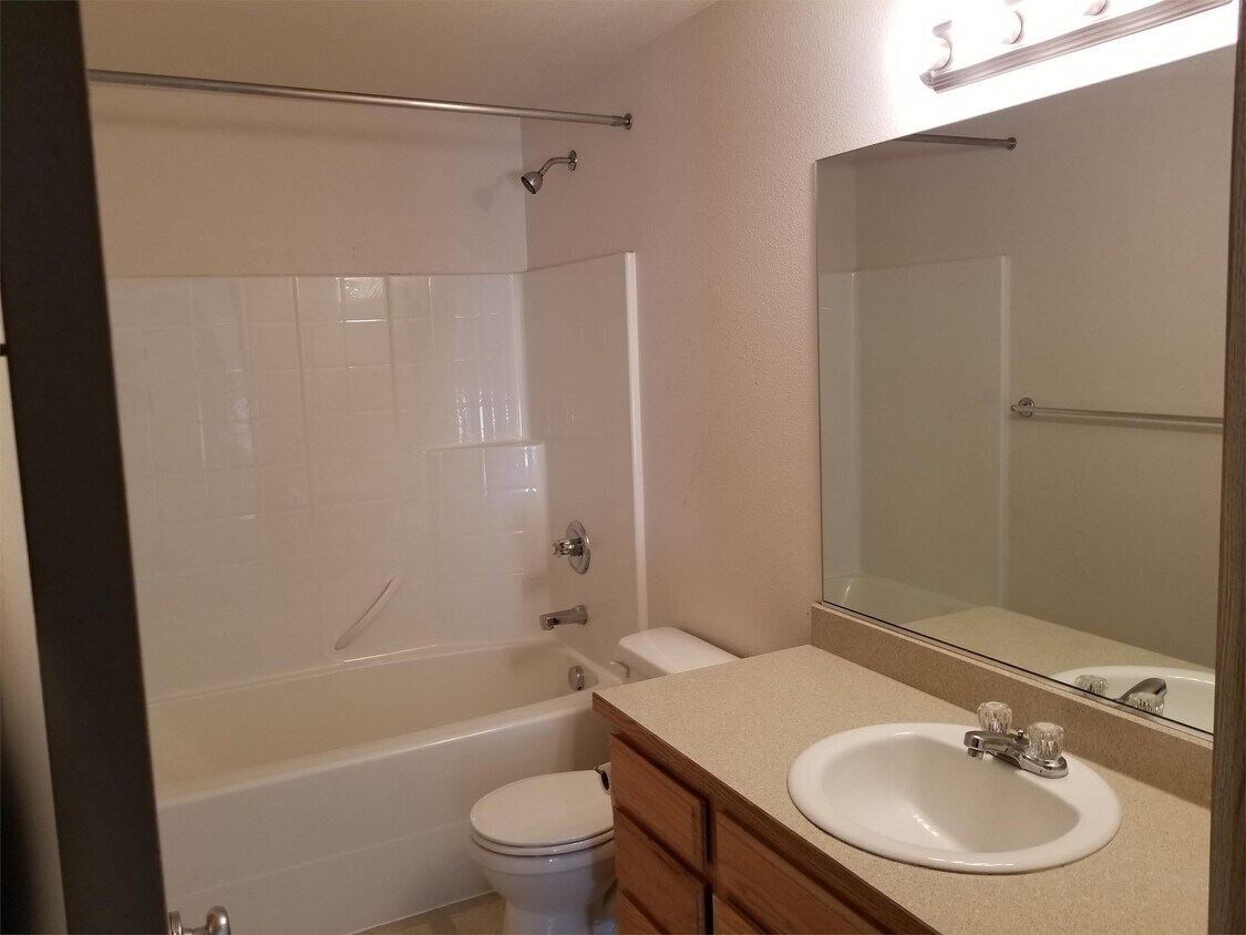 Building Photo - 5608 Springfield Dr