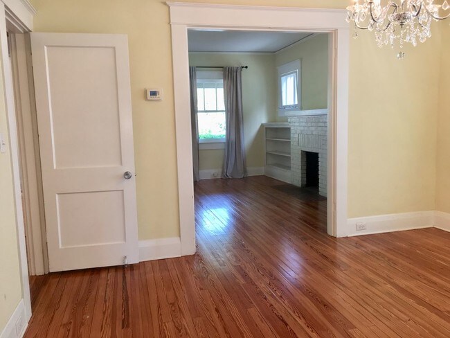 Building Photo - Beautiful Bungalow near Bayshore