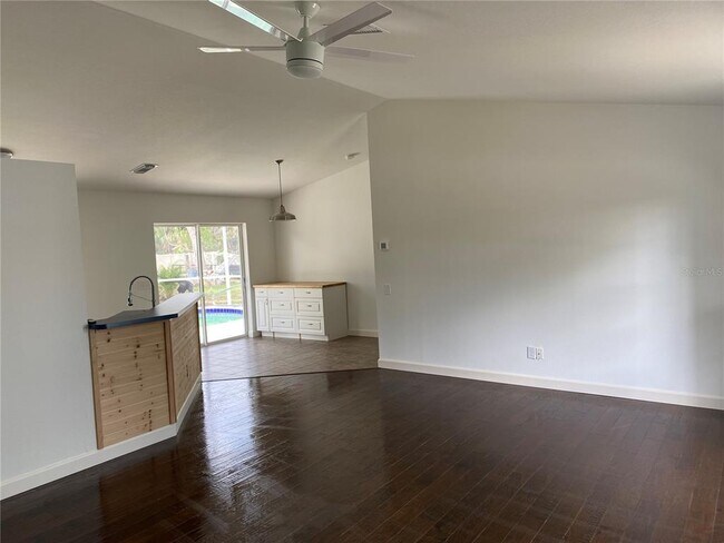 Foto del edificio - 2217 Pickard Ln