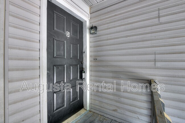Building Photo - 3510 Woodlake Rd