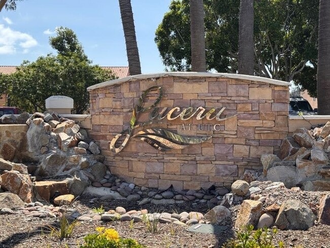 Foto del edificio - 7130 Shoreline Dr