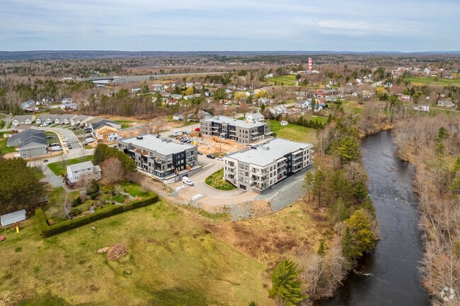 Community Context - River Residence