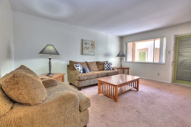 Building Photo - White Oak Apartments