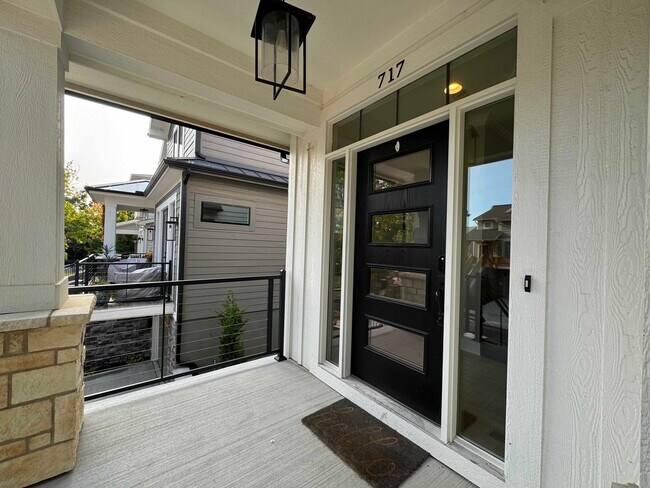 Foto del edificio - 717 Corbin Terrace