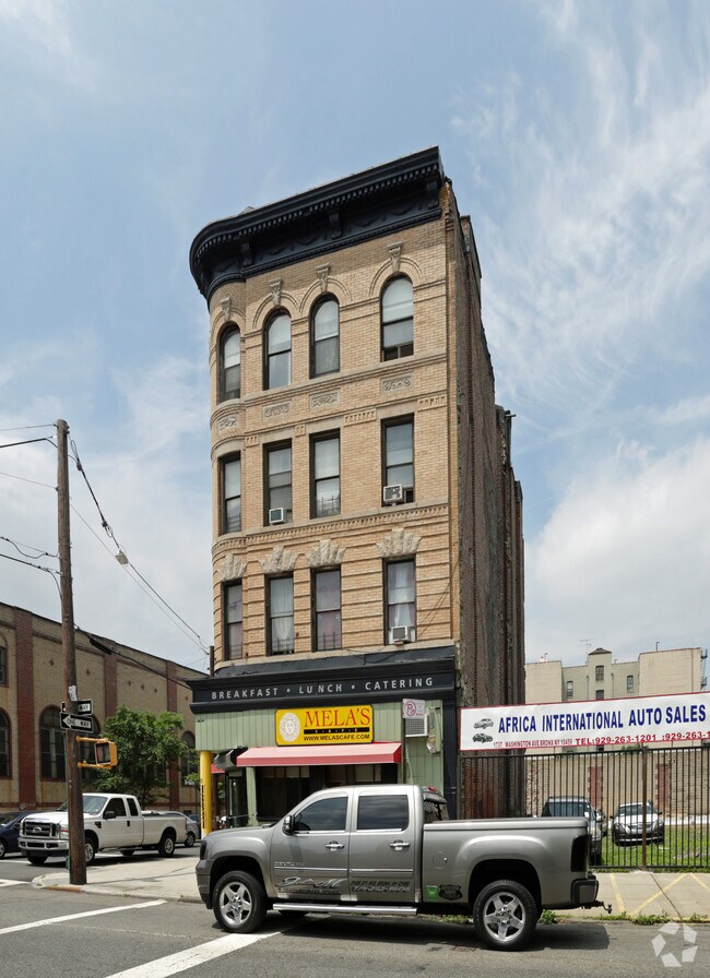 Building Photo - 1735 Washington