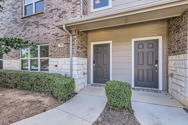 Photo - 1320 Lakecrest Ln Townhome