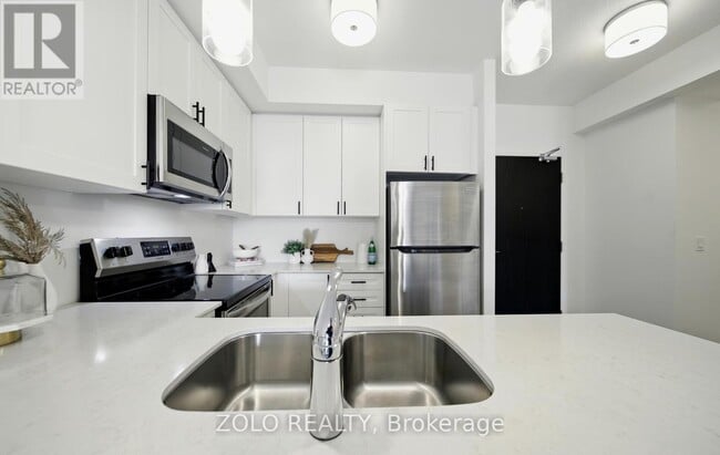 Photo du bâtiment - 50-250 Lakebreeze Dr