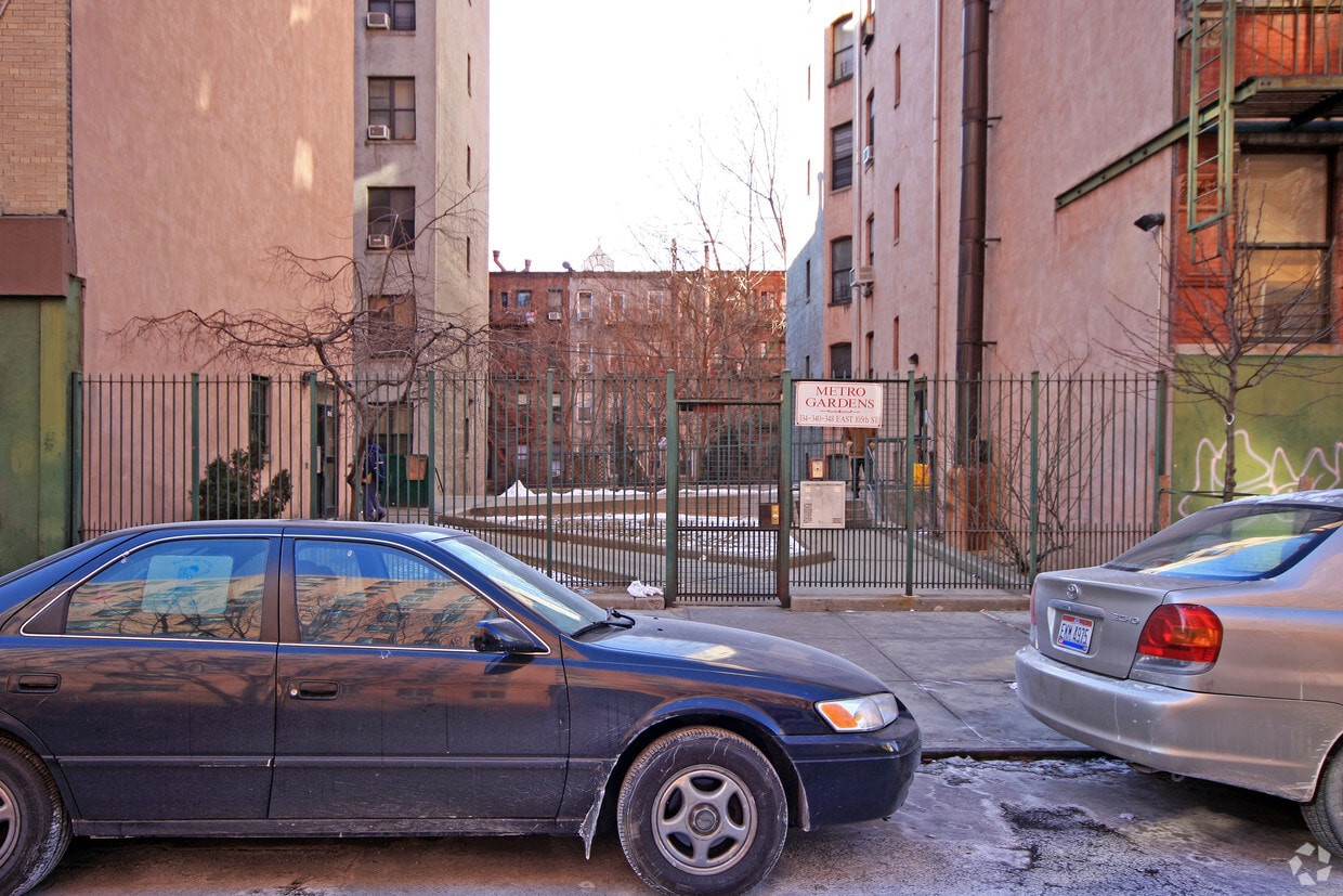 Building Photo - 346-348 E 105th St