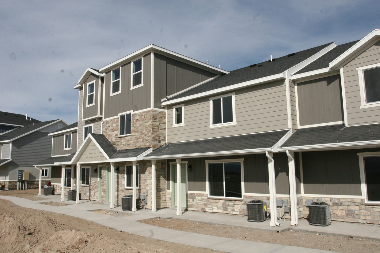 Primary Photo - Vineyard Townhome