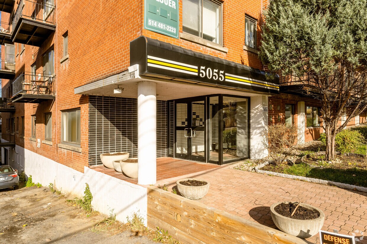 Building Photo - 5055 Ch De La Côte-Saint-Luc