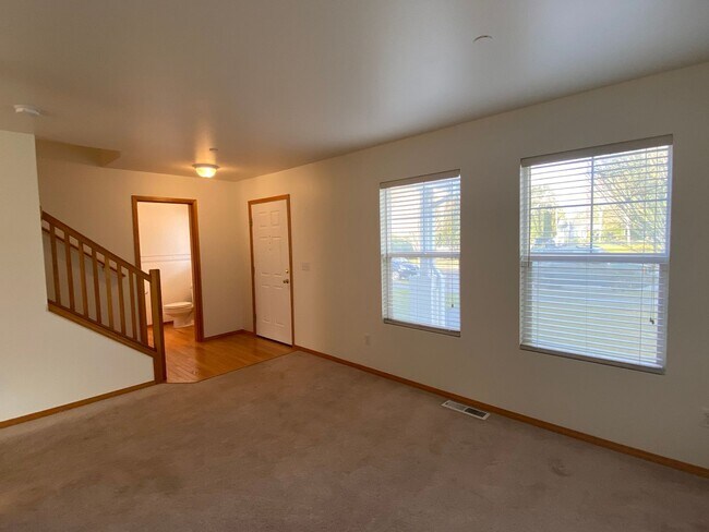 Building Photo - Large Dupont Home ~ Northwest Landing Comm...