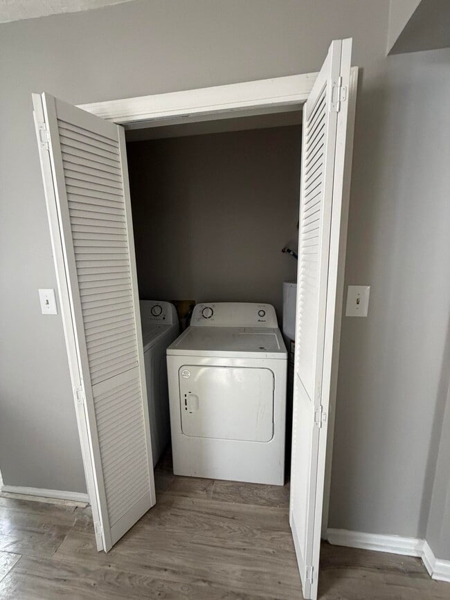 Foto del edificio - 343 Rebel Rd