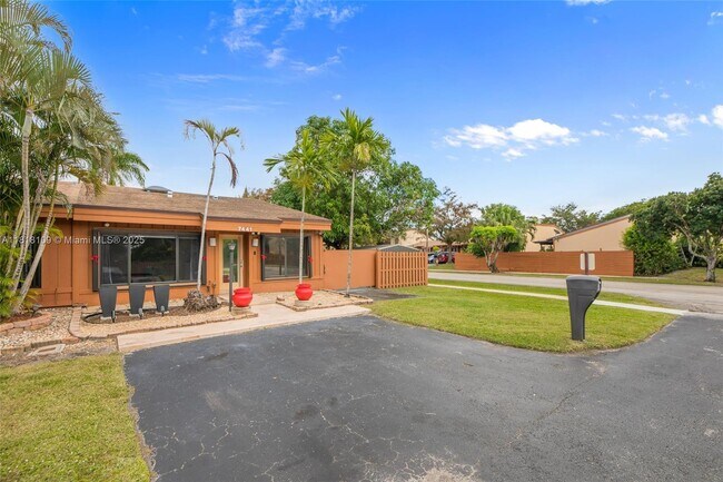Foto del edificio - 7441 NW 33rd St
