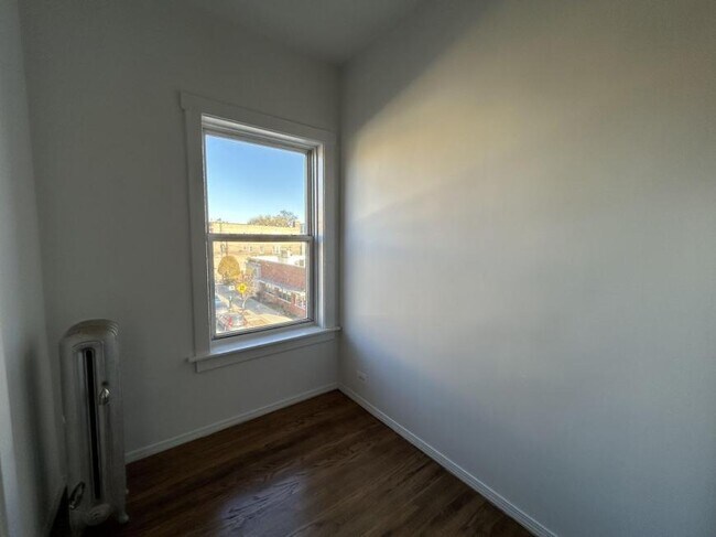 Foto del edificio - 0 bedroom in Chicago IL 60646