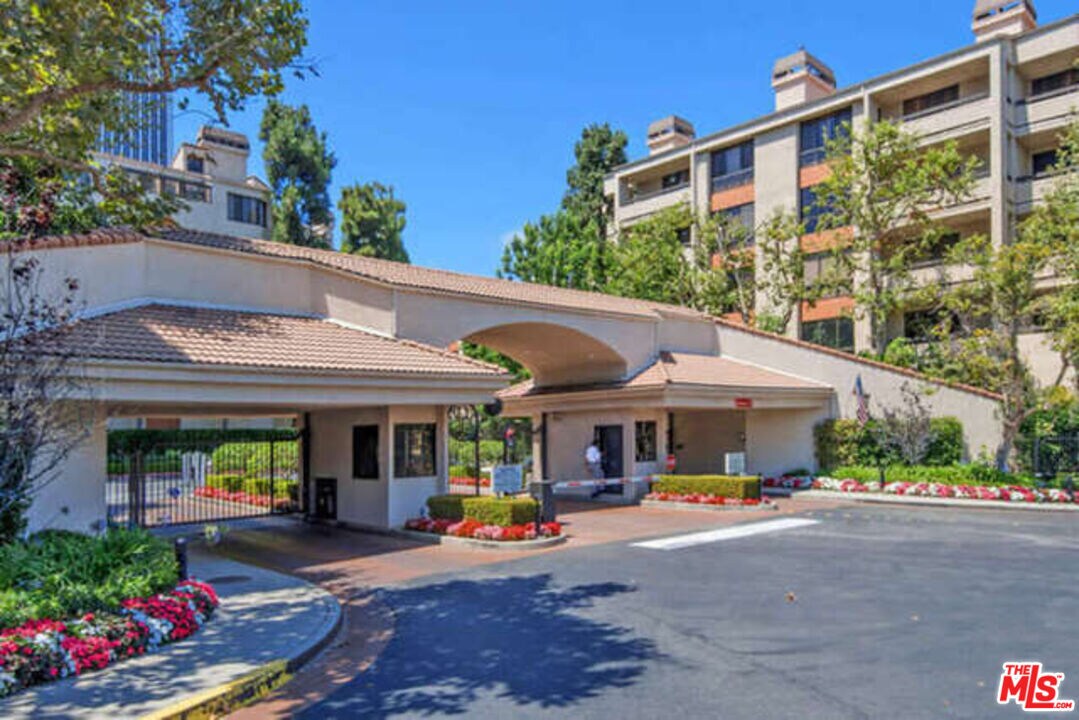 Foto del edificio - 2131 Century Park Ln