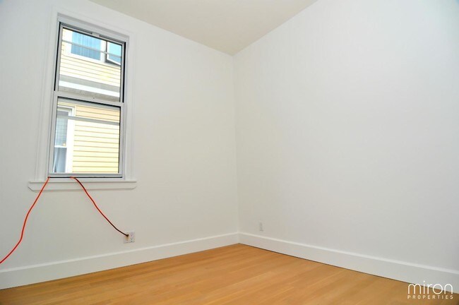 Building Photo - 23 Hausman St