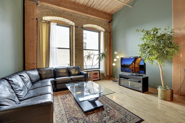 Building Photo - 210 N 2nd Street 206