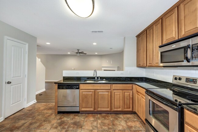 Building Photo - THREE BEDROOM/TWO BATH SPACIOUS HOME - OWE...