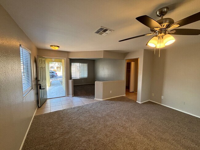 Building Photo - Excellent 2 Bedroom, 2 Bath Single Story H...