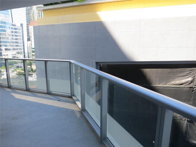 Building Photo - 1300 Brickell Bay Dr