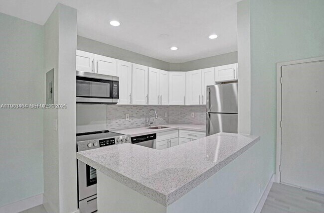 Foto del edificio - 10725 Cleary Blvd