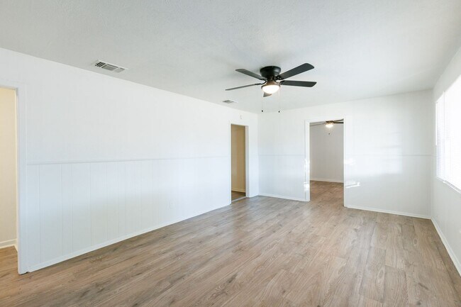 Foto del edificio - Spacious Home with Modern Updates!